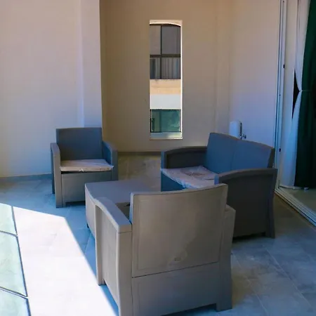 Lovely 3 Bedroom Close To Promenade